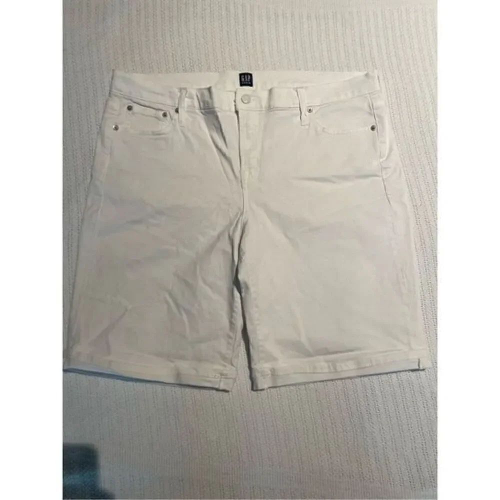 Gap Bermuda Shorts (SZ 33)